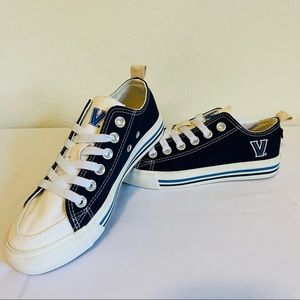 NWOB SKICKS Villanova Wildcats Woman's Low Top Sneakers Blue and White Size 7